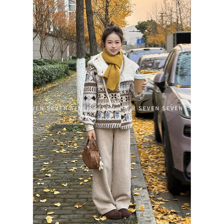 ①七七146小个子复古羊羔毛毛领短外套女冬提花加厚保暖上衣小美说