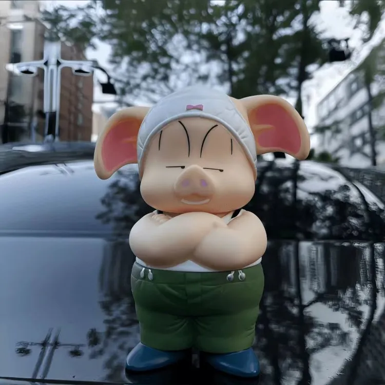 车载可爱乌龙猪手办汽车中控台摆件头可旋转搪胶玩偶汽车装饰品