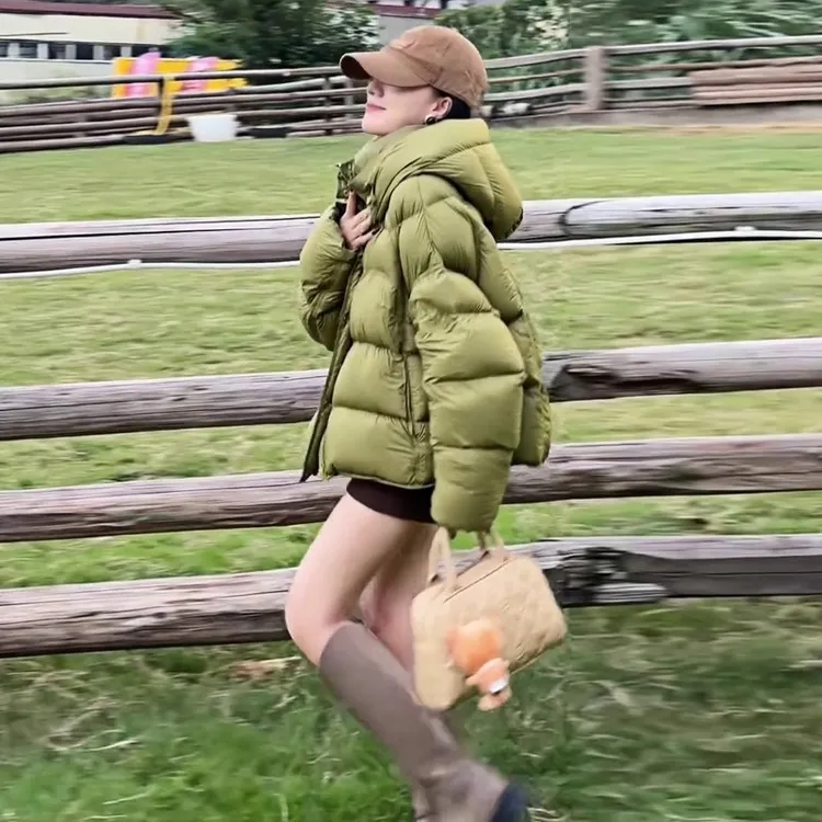 泡芙龟背绿色短款羽绒服女2025冬季新款白鸭绒连帽面包服外套