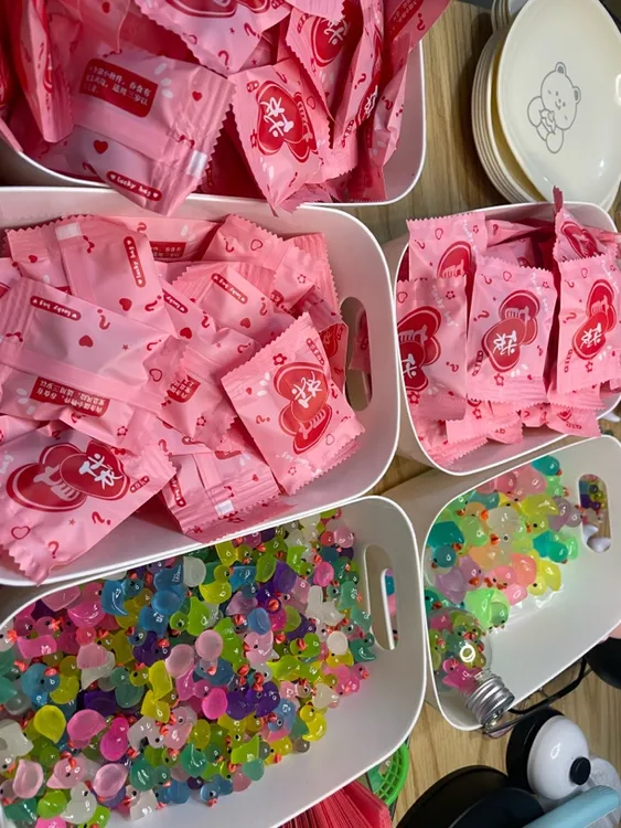 夜光小鸭子盲袋拍一发十随机颜色一袋5只