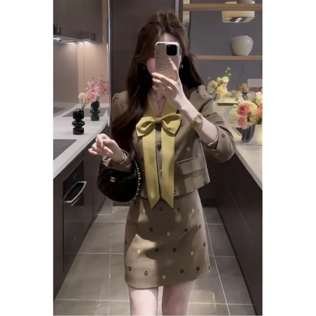 重工早春轻奢显瘦时尚小香风短款西装外套半身裙套装女其他一百