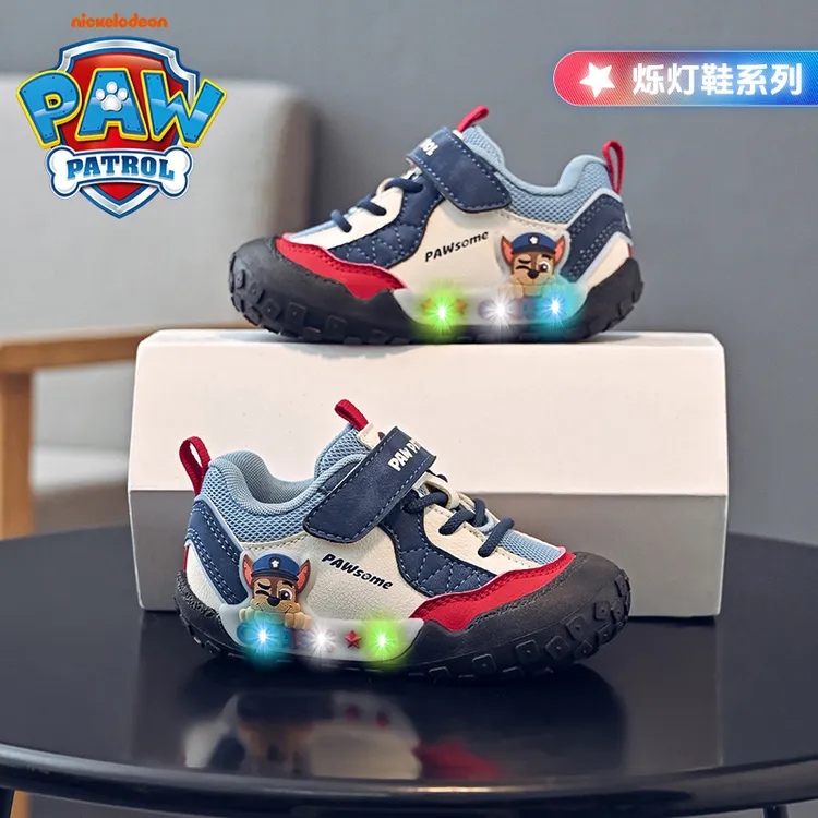 汪汪队立大功男童板鞋2025秋季新款炫酷拼色烁灯闪光鞋便携魔术贴