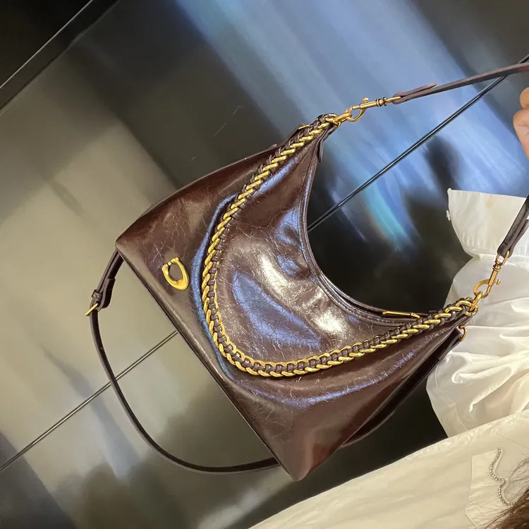 2025新款单肩斜挎包托特包通勤女式腋下包时尚洋气小众百搭轻奢