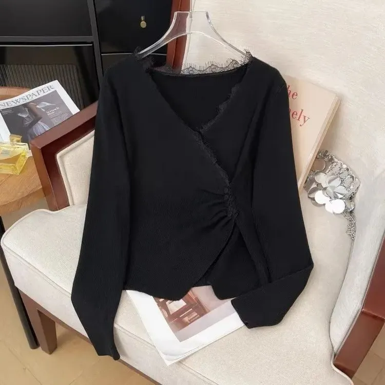 大码春装打底针织衫女爆款2025新款独特漂亮蕾丝拼接交叉v领上衣