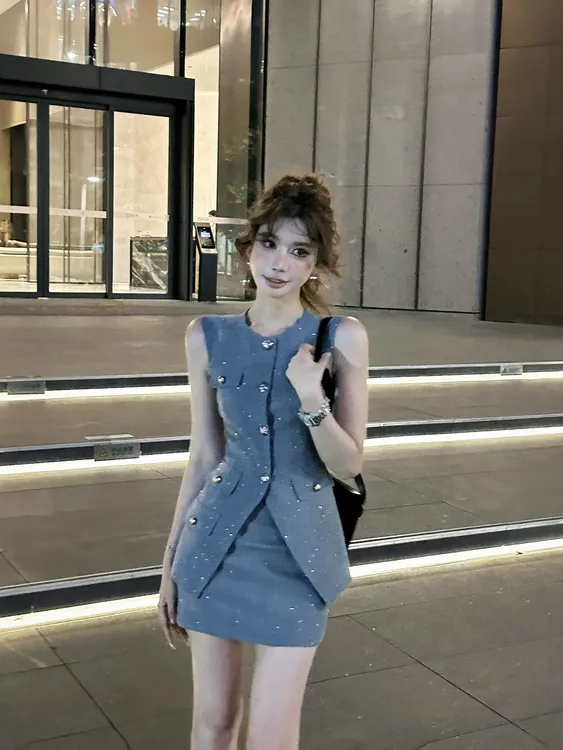 婉君【金秘书】夏季气质时尚闪钻无袖上衣马甲LWJ25B2TZ2005