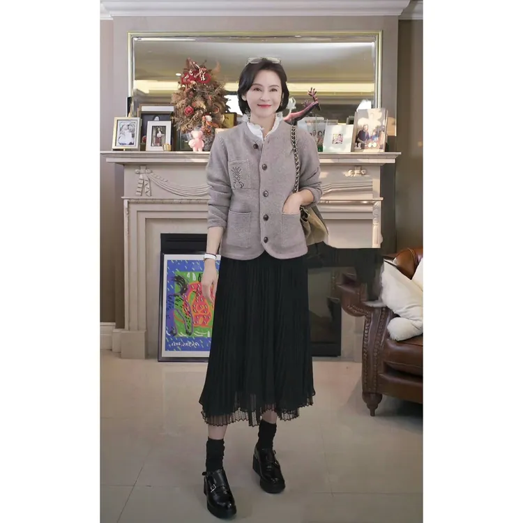 我是摩羯黑标高克重刺绣衫内蒙古山羊绒绵羊毛口袋秋冬针织衫毛衣