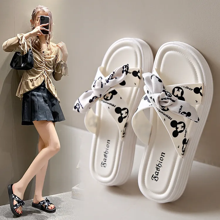 甜美蝴蝶结拖鞋女新款夏季百搭女士平底防滑卡通外穿女学生时装凉