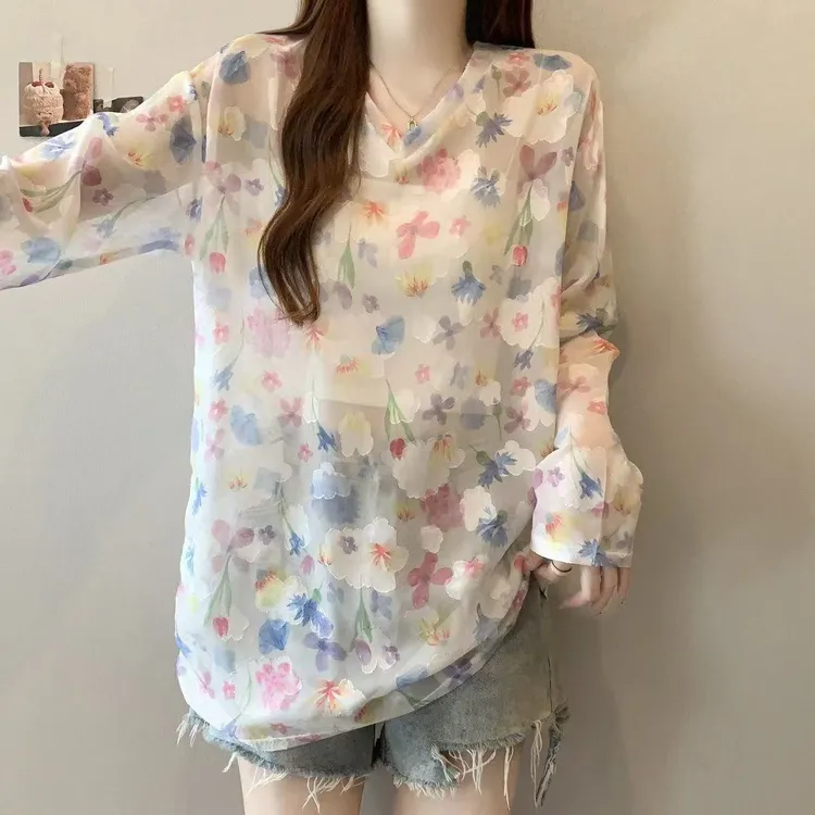 2025夏季新款微胖薄款微透花朵印花长袖防晒大码女装宽松罩衫上衣