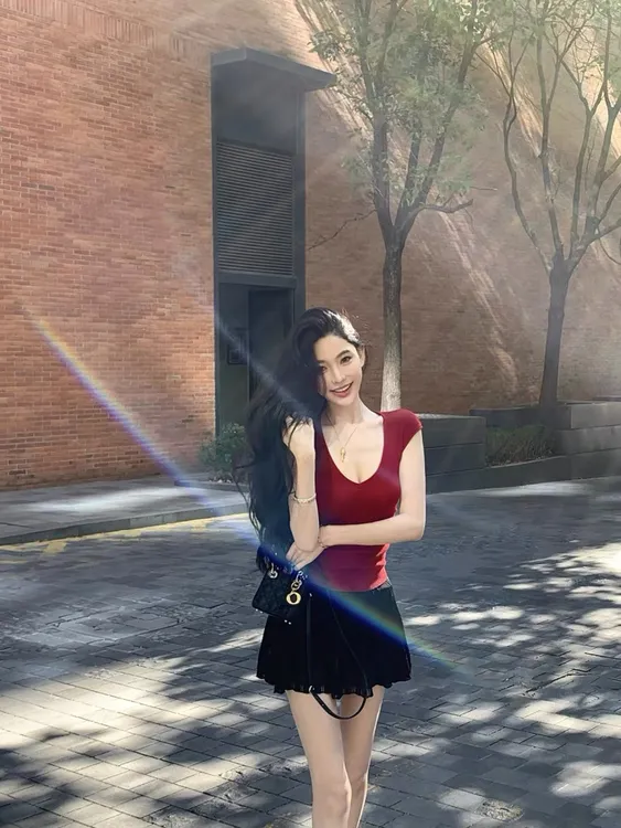 古奈家针织v领褶皱显瘦气质辣妹背心上衣纯欲夏季