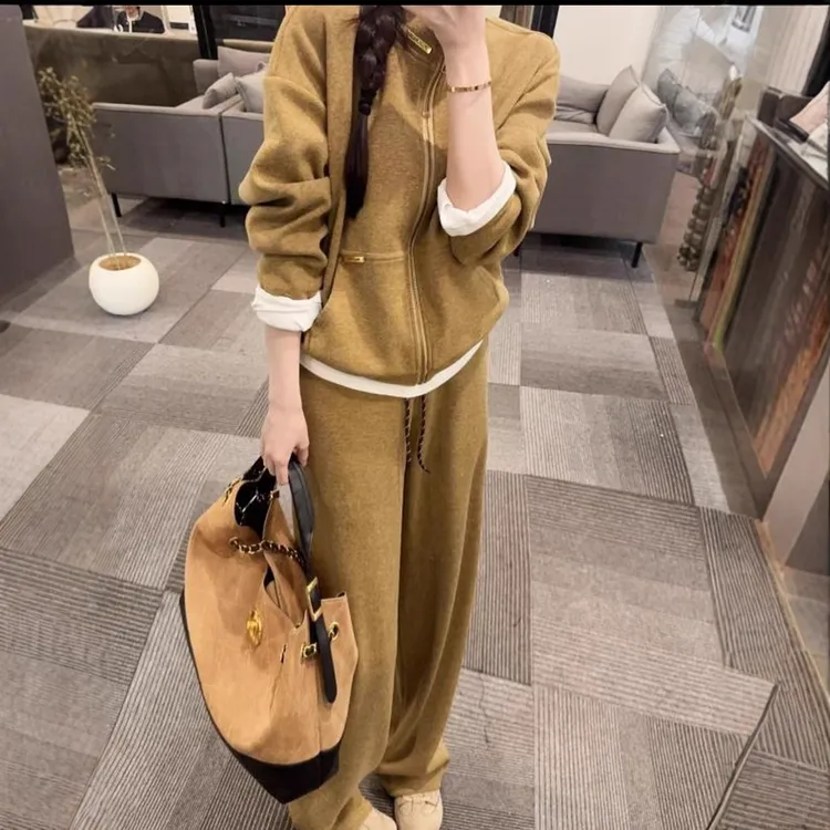 孕妇冬季套装2025新款爆款加绒加厚休闲裤子时尚款高级感长袖外套