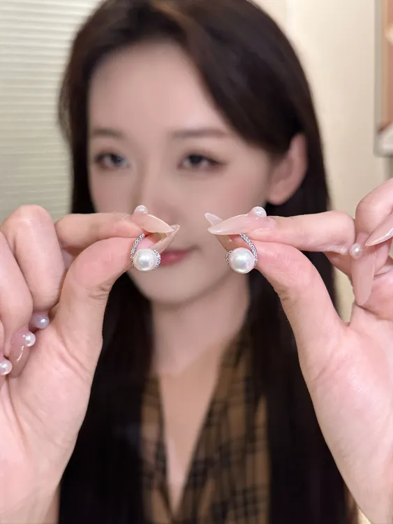 铜合金锆石耳饰 轻奢镶嵌锆石耳钉高级感极简优雅气质耳饰