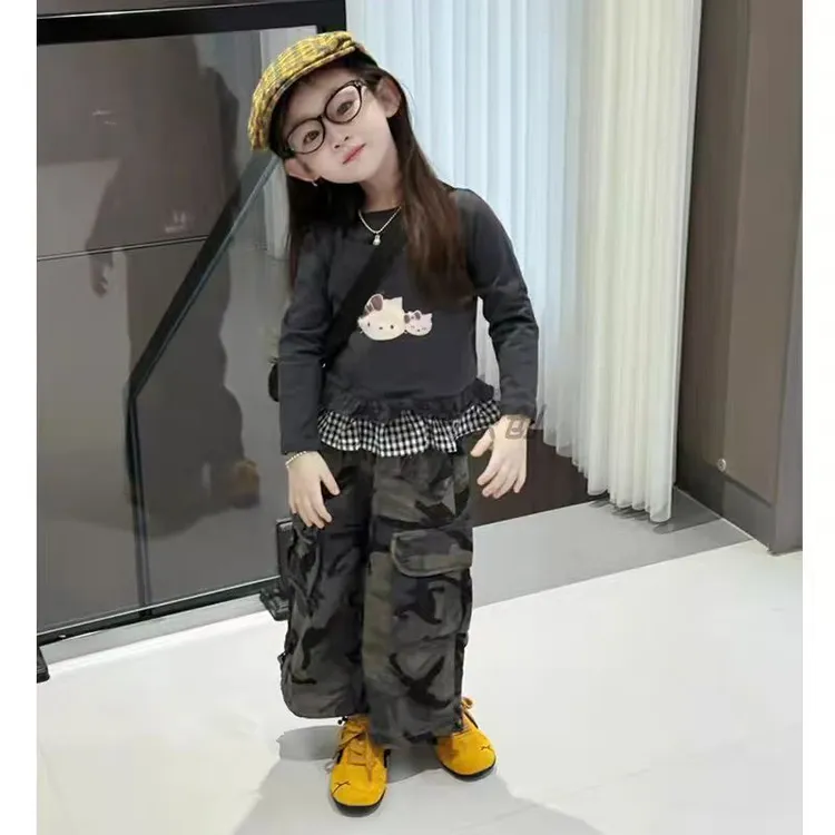女宝套装秋季2025新款儿童洋气韩版kt猫假两件花边长袖迷彩工装裤