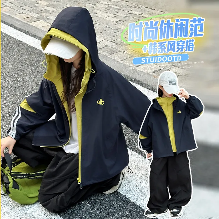 保暖2025秋款女防风冲锋衣连帽耐磨休闲风春秋中大童