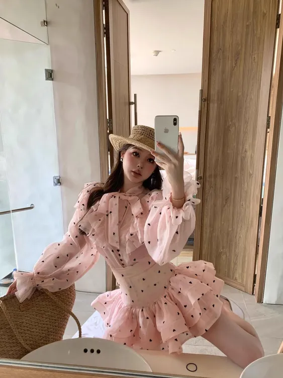 告白情书 设计感甜美波点长袖小衫上衣高腰显瘦蓬蓬裙短裙两件套