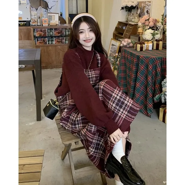 秋冬季穿搭一整套2025新款气质显瘦收腰洋气减龄针织毛衣背带裙两