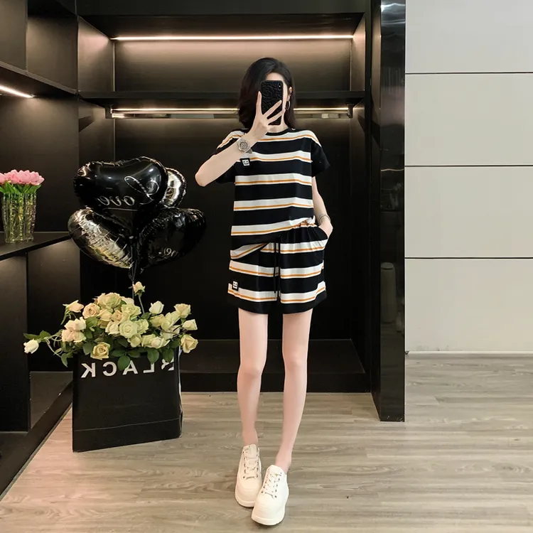 网红多巴胺条纹运动套装女2025新款爆款洋气减龄宽松休闲短裤套装