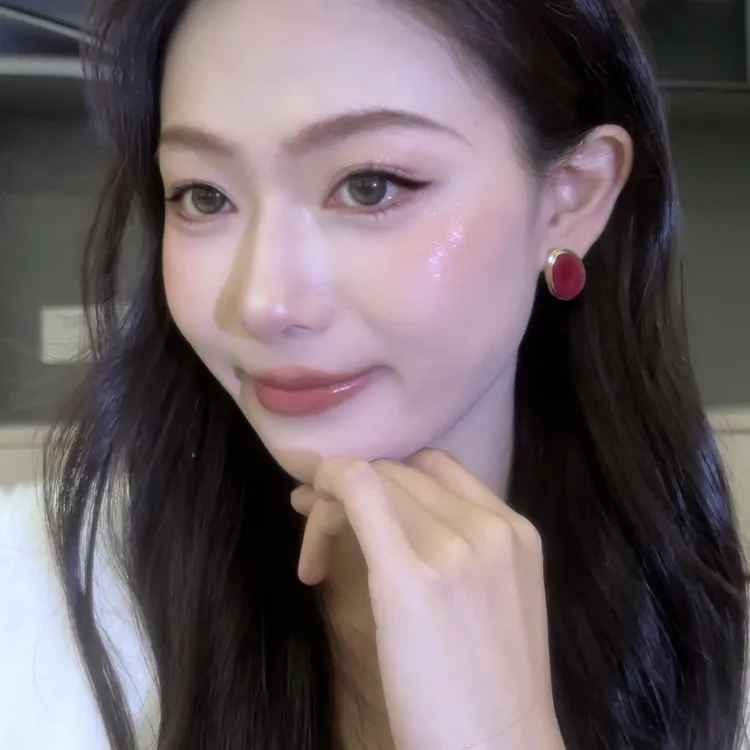 铜合金耳饰 酒红色蛋面植绒耳钉 气质复古法式酒红色设计感时尚