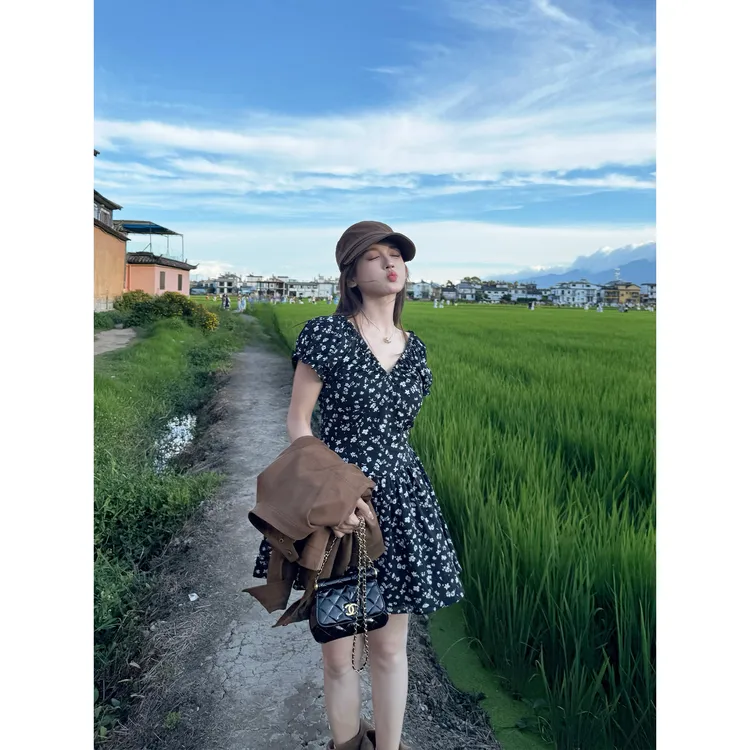 切糕自制【夏日风情】小个子夏季女纯欲慵懒风松弛感显瘦碎花连衣裙