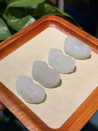 天山翠貔貅-石英质玉吊坠-多样性发货拍一发一