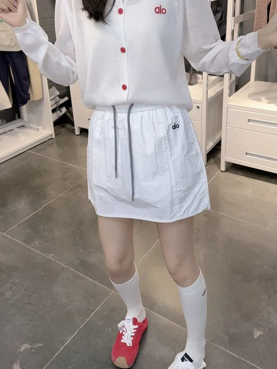 alo短裙薄款成人极简风X型半身裙宽松高腰显瘦纯色百褶工装半身裙