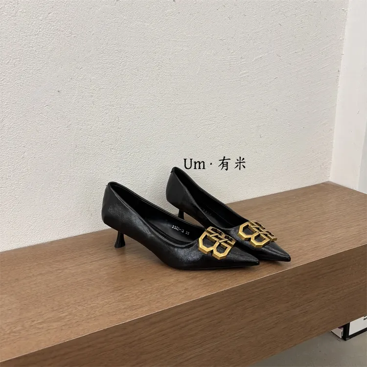三种跟高~设计感bb扣尖头浅口细跟单鞋女气质百搭低跟通勤高跟鞋