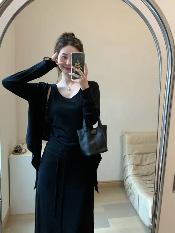 秋装女款爆款2025新款慵懒风长袖开衫吊带内搭套装高级感半身裙