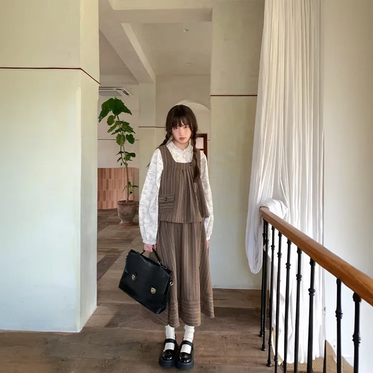 咖色条纹秋装叠穿小众背心女马甲半身裙搭配两件套呢子套装