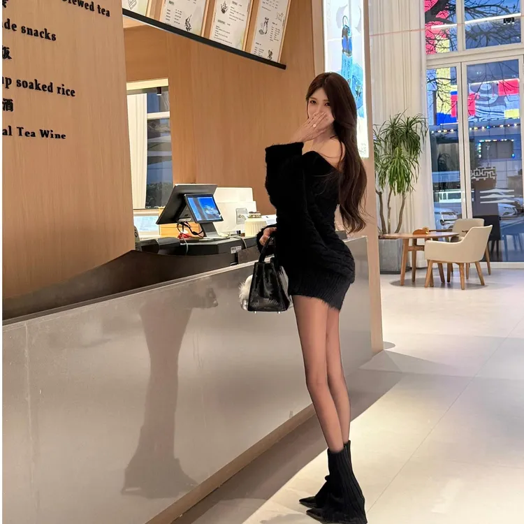 2025早春新款时尚针织毛衣气质显瘦长袖露肩辣妹性感休闲百搭上衣