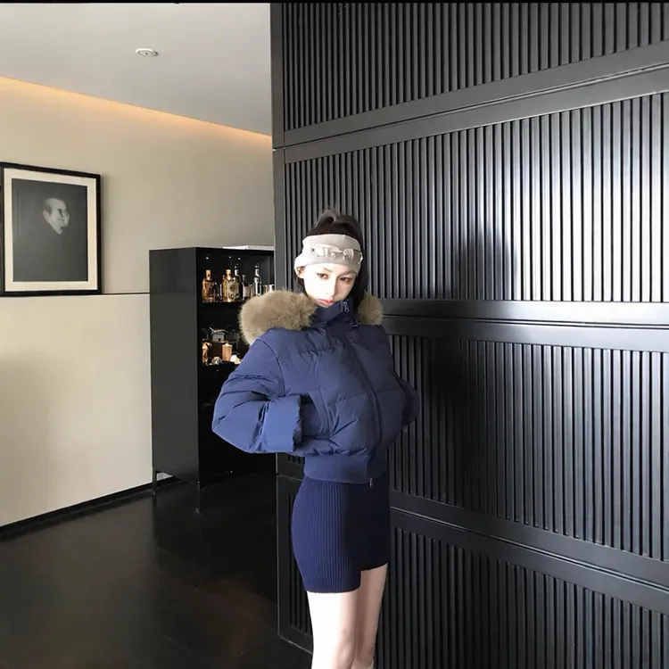 毛领连帽白色服女2025冬季新款收腰加厚保暖短款面包服外套