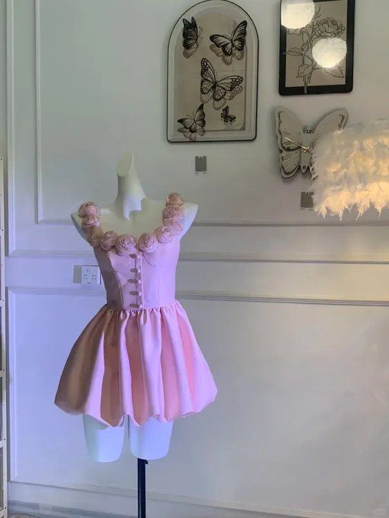 法式甜辣妹粉色连衣裙女夏季设计感在逃公主裙小个子收腰花苞裙子