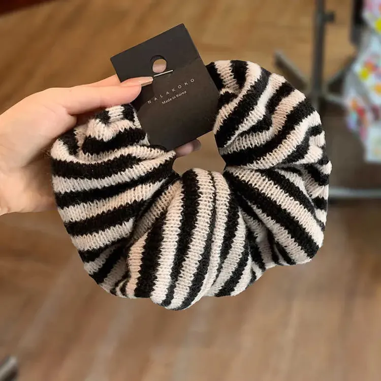 韩国东大门黑白针织撞色条纹肥肠圈秋冬温柔简约毛线扎发头绳发圈