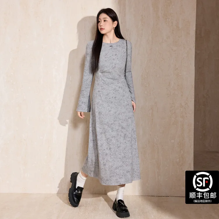 蓝语大码女装法式气质长袖针织连衣裙2025秋新款收腰显瘦包臀长裙