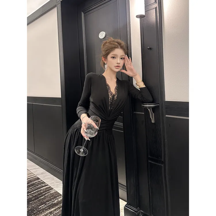希妮丝 优雅清冷感贵系衣服女装秋装新款纯欲风黑色长袖连衣裙女