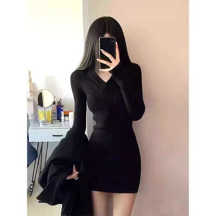 黑色v领修身包臀裙甜辣风御姐设计感内搭裙子高级感后妈裙连衣裙