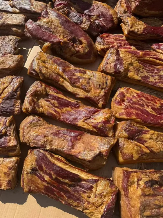 云南镇雄柴火烟熏腊肉农家土猪三线肉二刀坐尾腊猪脚烧皮发货