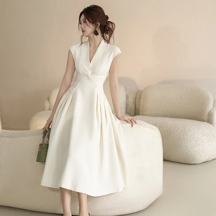 NaiAn/奈安 9616 设计感优雅名媛轻奢V领收腰法式宴会气质连衣裙