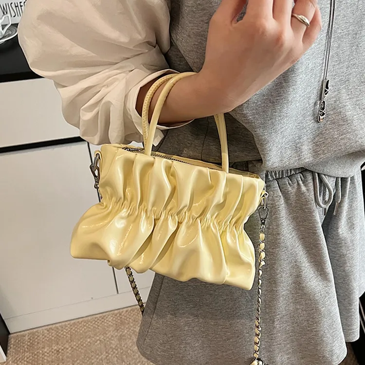 高级感小众包包女夏天2025新款时尚链条斜挎包韩版手提褶皱水桶包