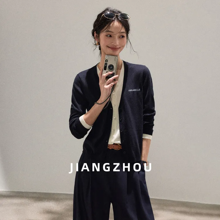 江洲【雅尚】秋季新款时尚精致的假两件设计款长袖羊毛毛织开衫上衣