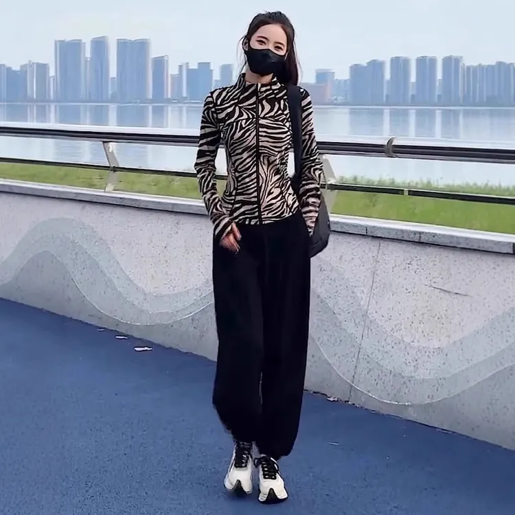 潮流高级感束脚裤休闲时尚一整套花色减龄拉链开衫长袖两件套