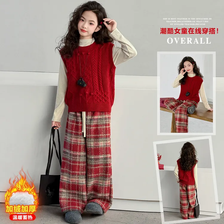女童秋冬毛线马甲三件套2026新款新年本命年红色马甲格子阔腿裤潮