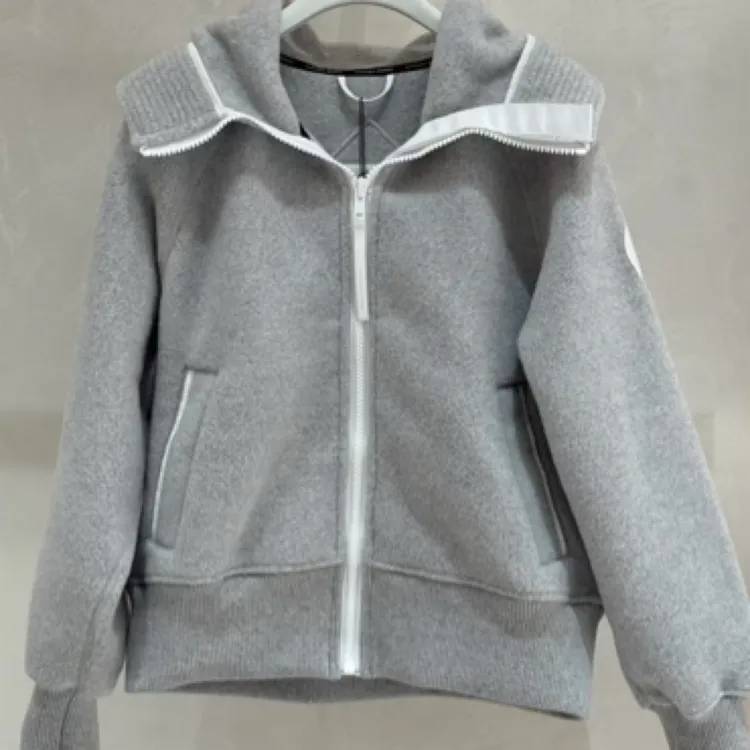 未使用 CANADA GOOSE 加拿大鹅抽绳连帽外套