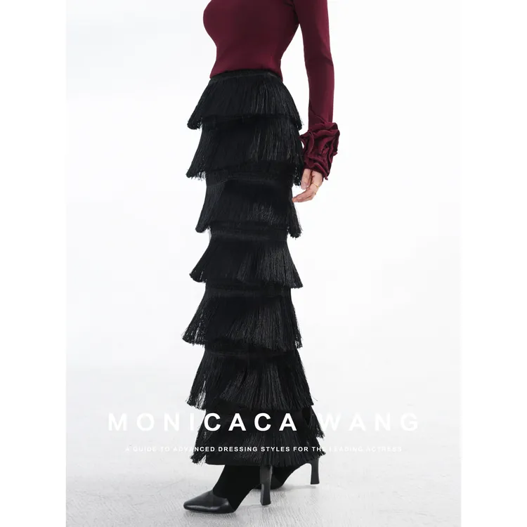【莫妮卡卡】2025冬季时尚百搭轻奢显瘦重工流苏长款半身裙ZJB12040