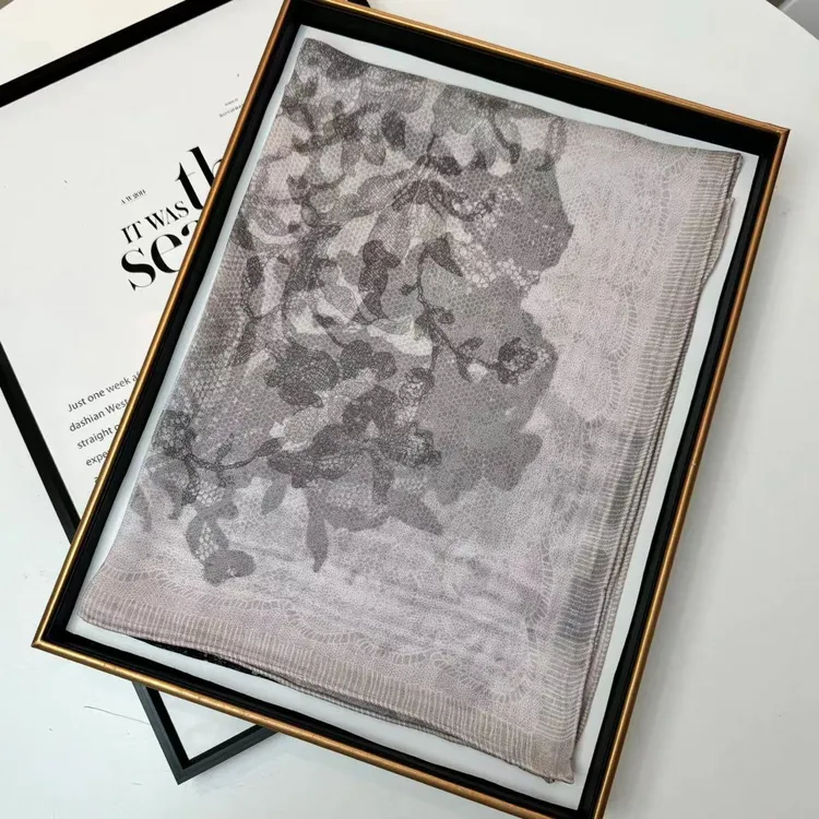 Hongxi Scarves/鸿晰丝巾桑蚕丝单面西丽纱粉色蕾丝腰果105方F195