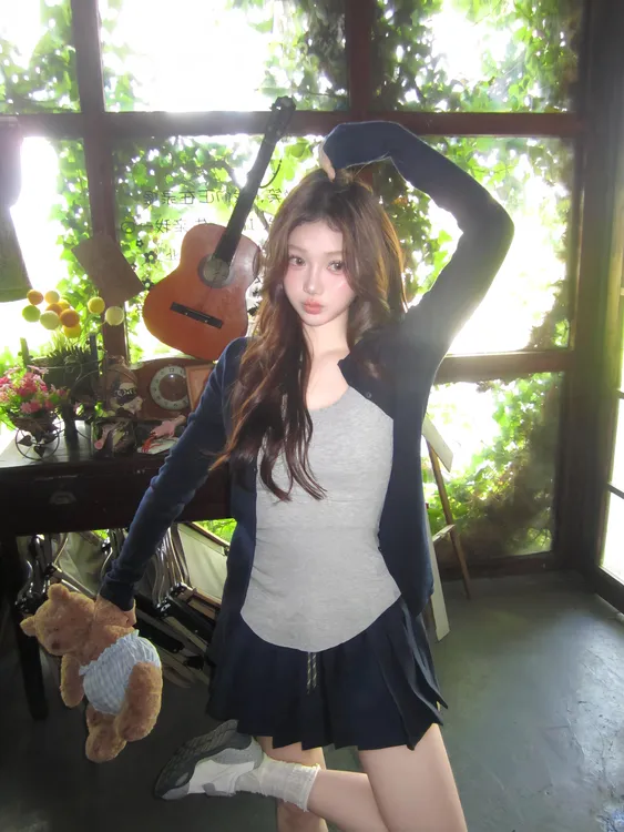 秋季时尚新款轻奢高级小众女装韩系纯欲内搭百搭开衫休闲显瘦短裙