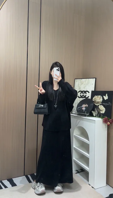 【允儿严选】时尚慵懒风显瘦针织v领上衣半身裙两件套