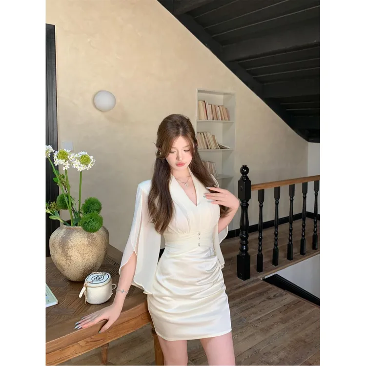 气质杏色v领七分袖连衣裙女夏季缎面修身短裙高级感收腰包臀裙子