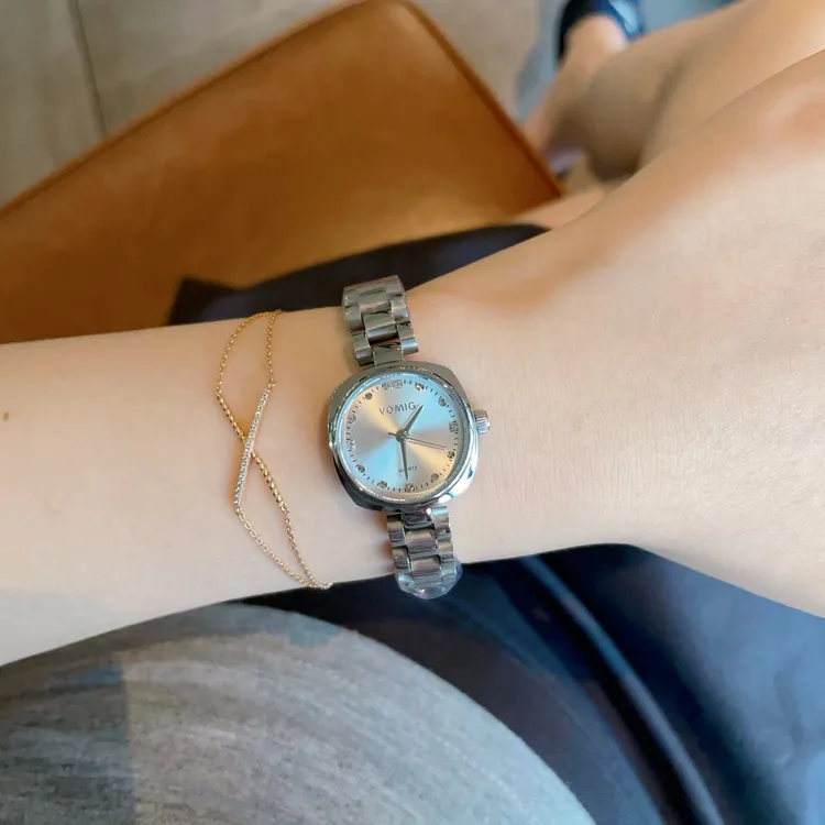 新品上新方圆设计精致秀气手表女士石英手表防水表