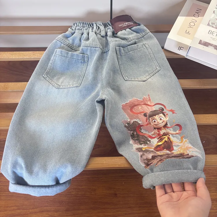 儿童春季新款哪吒牛仔裤2025款裤子中小童卡通印花男童春季牛仔裤