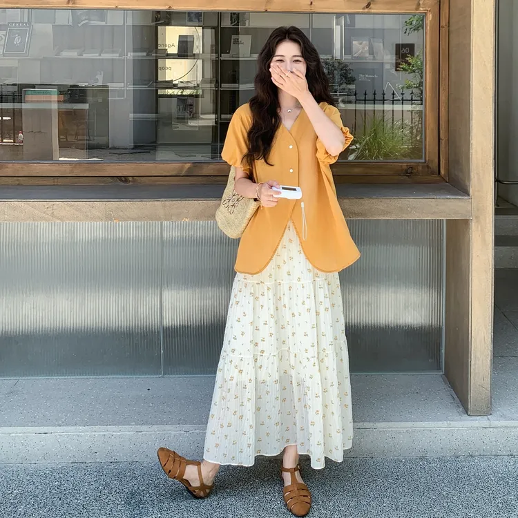 夏季ootd减龄穿搭一整套女甜美可爱黄色短袖上衣碎花半身裙两件套