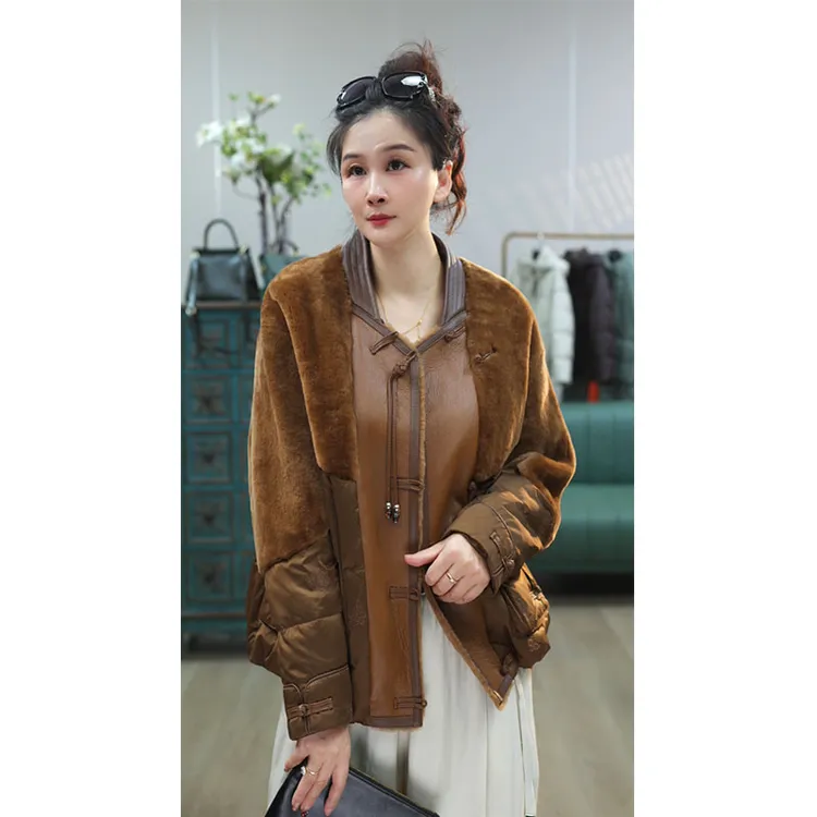 【DaiOu专属】2025秋冬新款国风刺绣拼接皮毛一体V领鹅绒服869